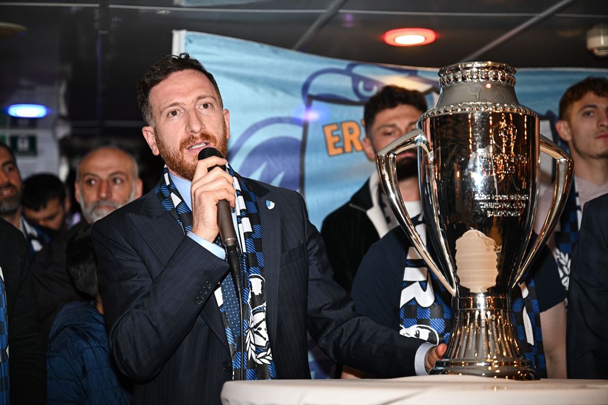 Erzurumspor FK, Süper Lig'e Yükselişini Boğaz'da Kutladı