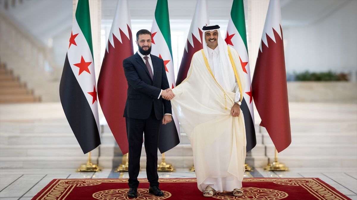 Suriye Cumhurbaşkanı Şara, Doha'da Katar Emiri ile yatırım ve ticaret konularını görüştü