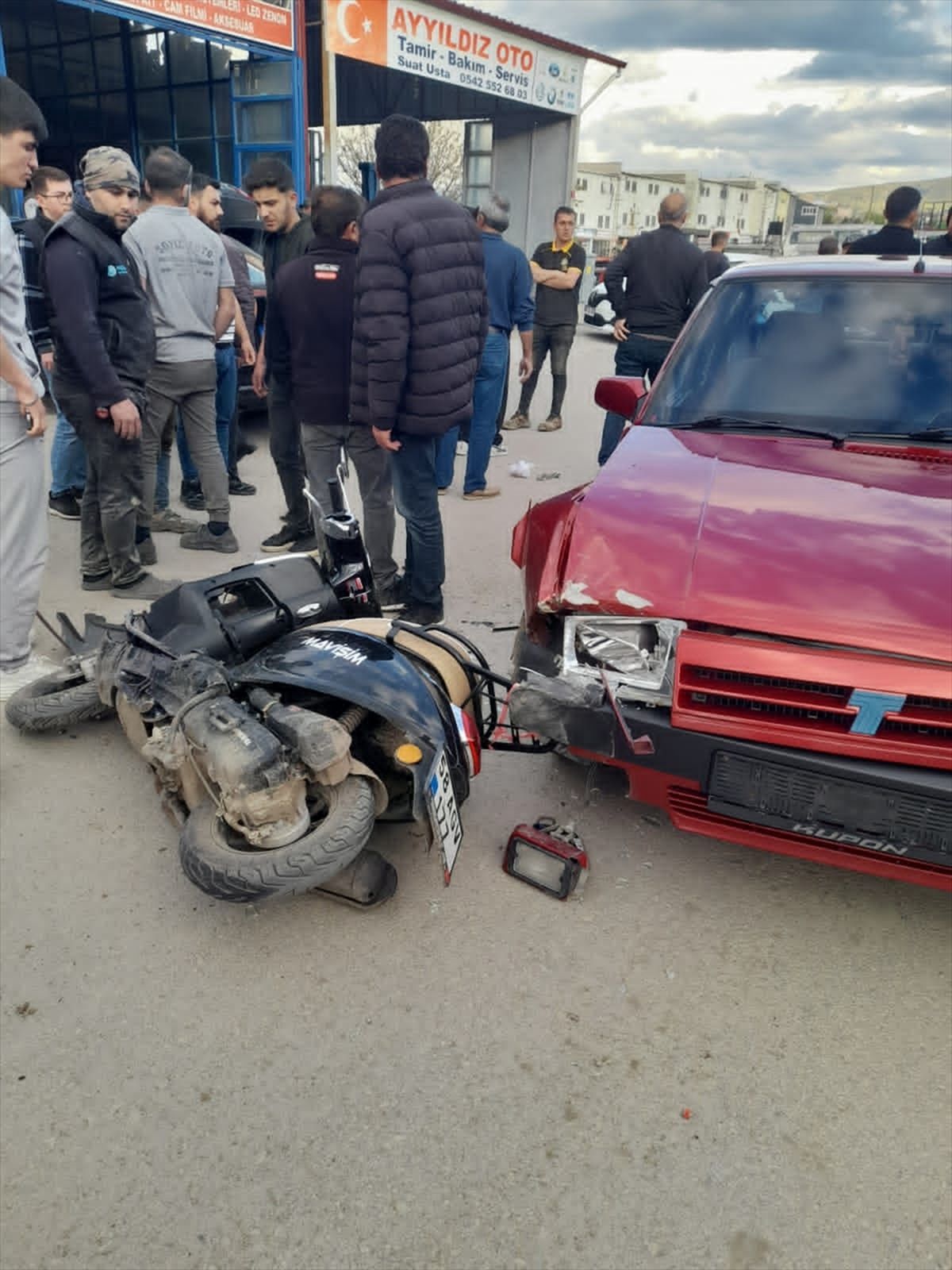 Suşehri'nde motosiklet ile otomobilin çarpıştığı kazada 1 kişi yaralandı