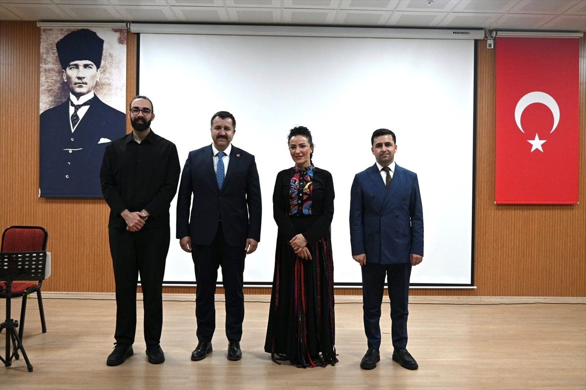 Suşehri'nde 'Nefes' adlı tiyatro oyunu sahnelendi