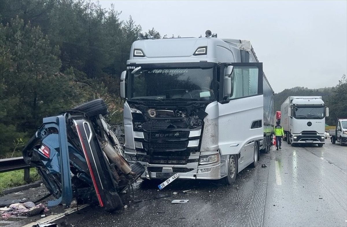 Tarsus-Pozantı Otoyolu'nda zincirleme kazada 1 kişi hayatını kaybetti, 5 kişi yaralandı