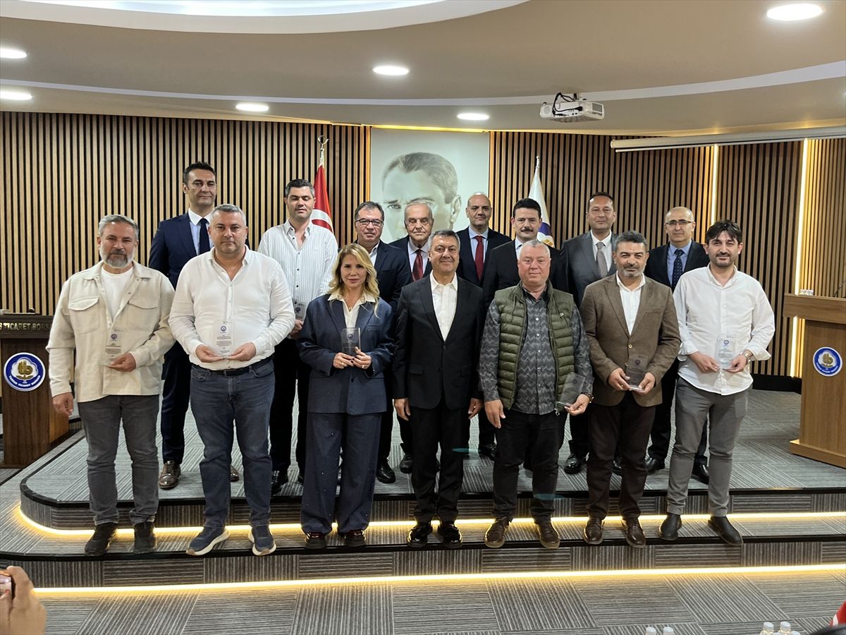 Tarsus Ticaret Borsasından en fazla tescil ücreti ödeyen üyelere plaket