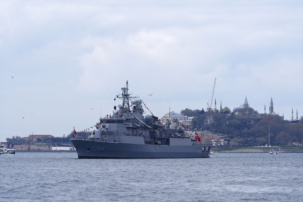 TCG Barbaros Fırkateyni 23 Nisan dolayısıyla ziyarete açıldı