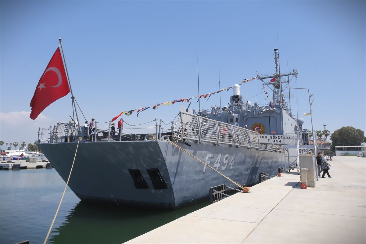 TCG Gökçeada gemisi Mersin'de ziyarete açıldı