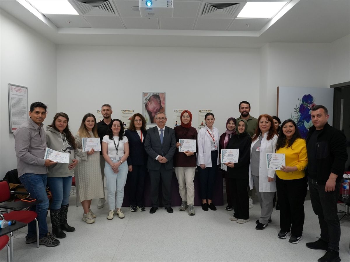 Tekirdağ'da anne adayları gebe okulunda eğitim aldı