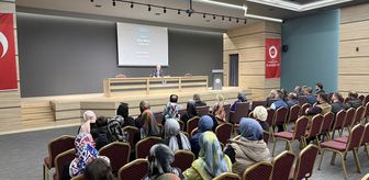 Tekirdağ'da 'Dijital Dünyada Çocuk ve Aile' konferansı düzenlendi