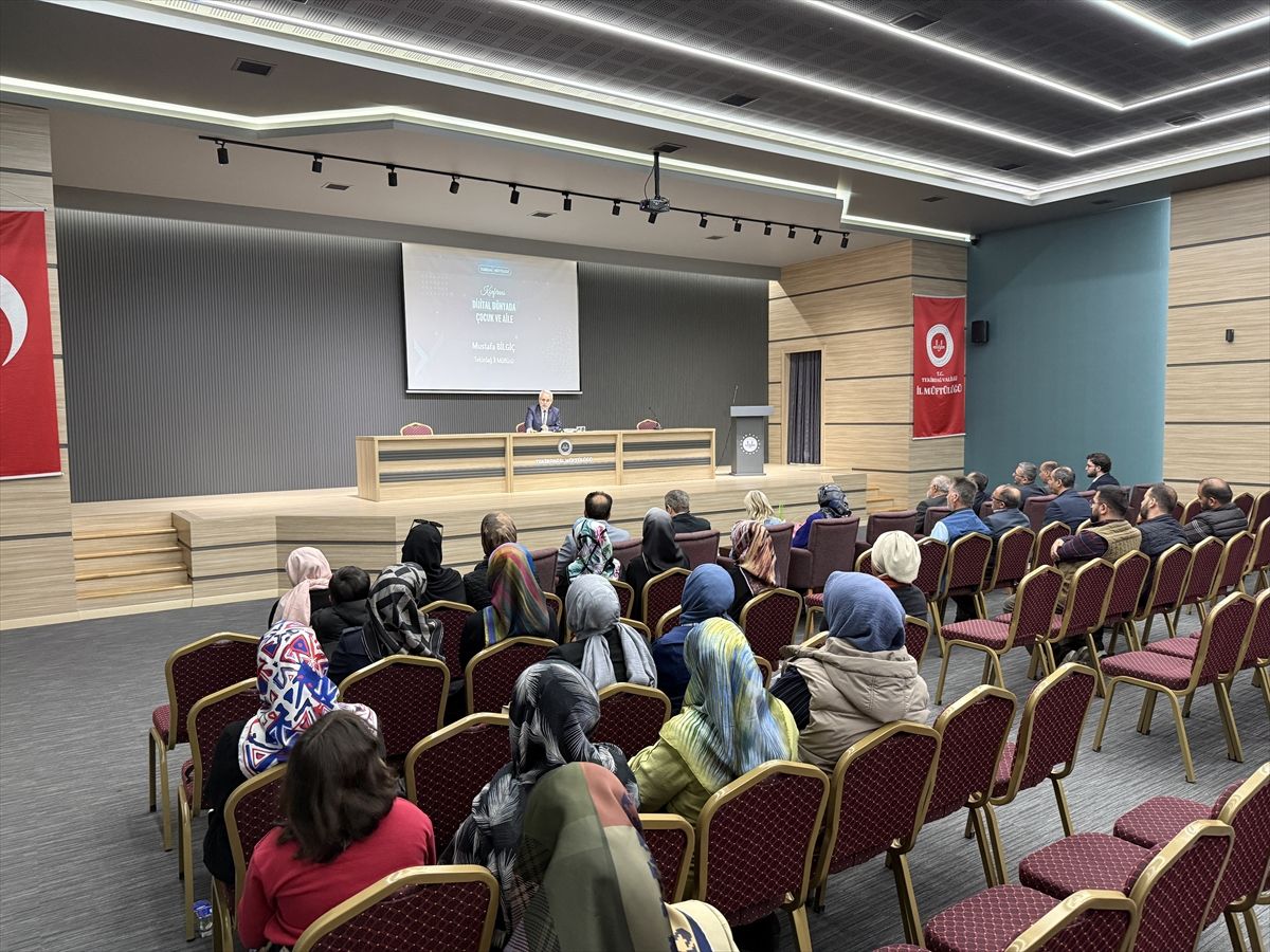 Tekirdağ'da "Dijital Dünyada Çocuk ve Aile" konferansı düzenlendi