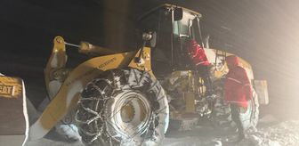 Tendürek Geçidi'nde ulaşım güçlükle sağlanıyor