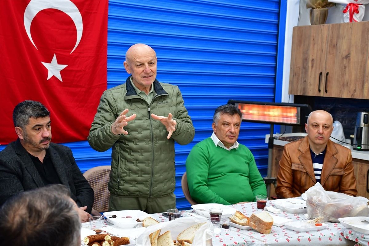 Terme Belediye Başkanı Kul, Yunus Emre Mahallesi'nde esnafla bir araya geldi