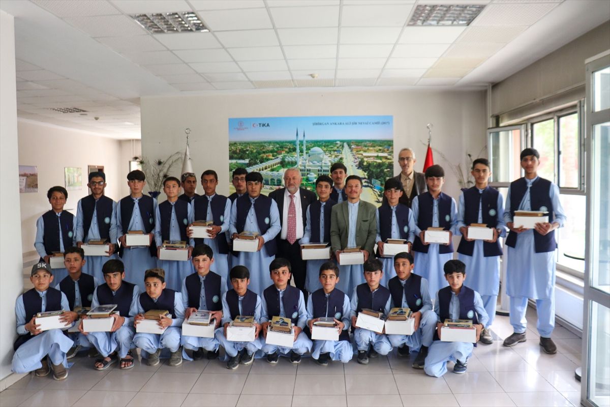 TİKA, 23 Nisan'da Afganistanlı öğrencileri Kabil ofisinde ağırladı