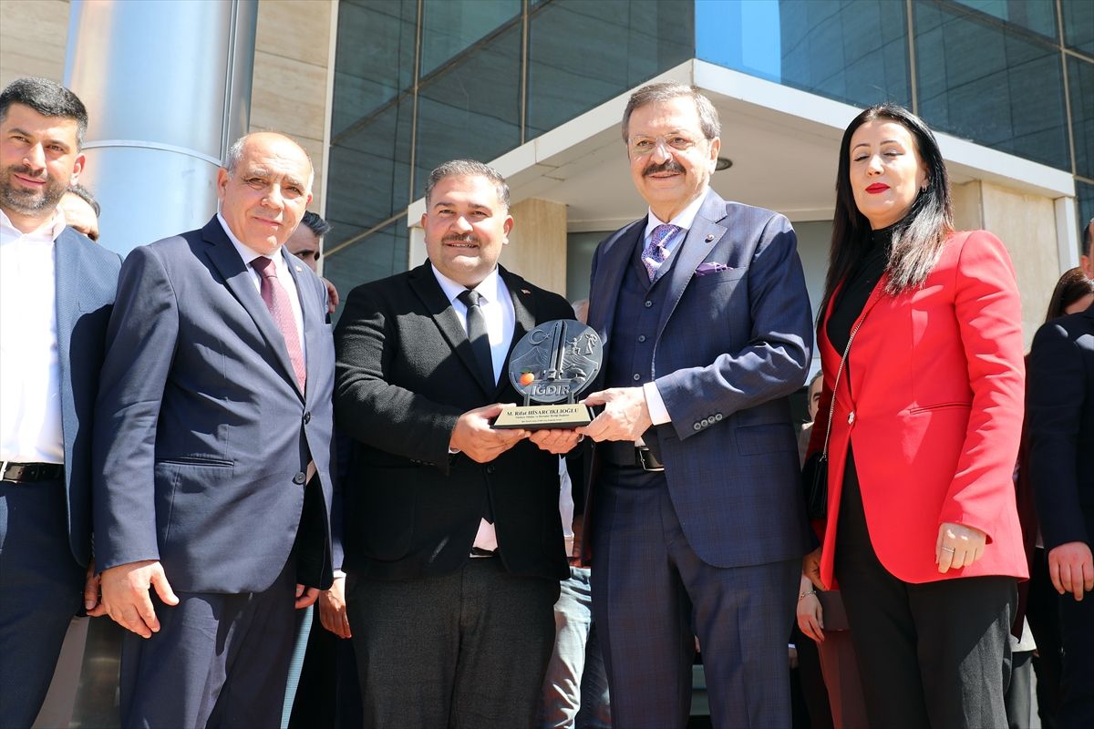 TOBB Başkanı Hisarcıklıoğlu, Iğdır'da okul ve konferans salonu açtı