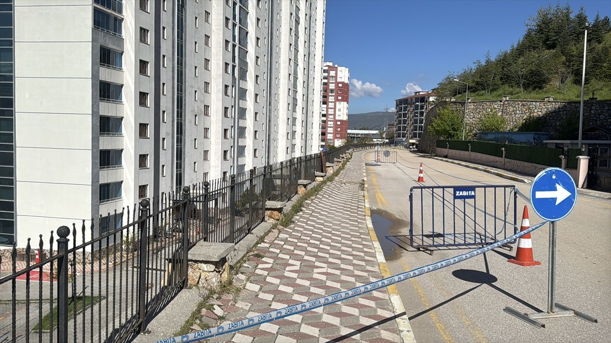 Tokat'ta çökme tehlikesi olan site duvarında önlem alındı