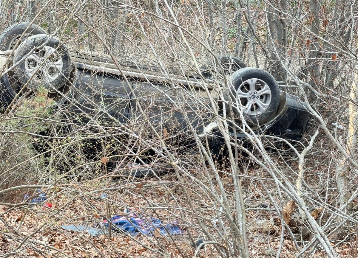 Tokat'ta devrilen otomobildeki 2 kişi yaralandı