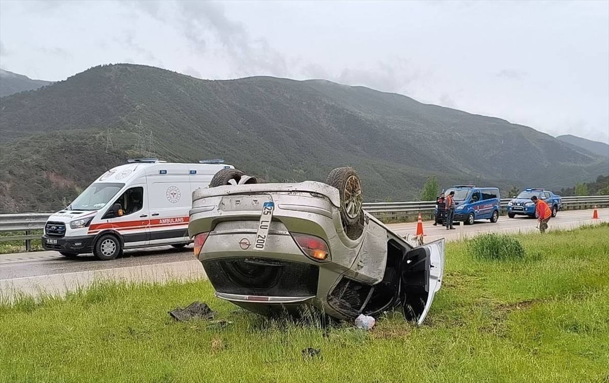Tokat'ta devrilen otomobildeki 5 kişi yaralandı