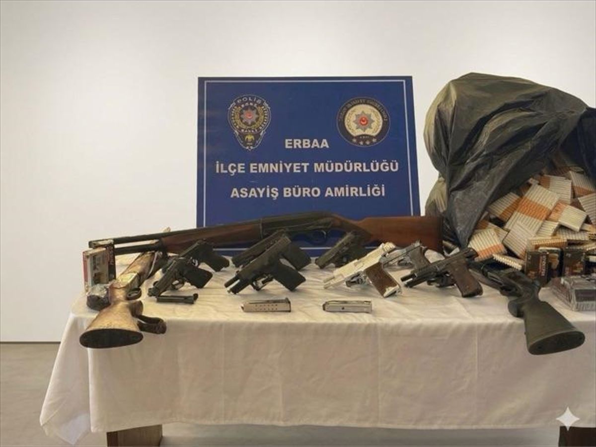 Tokat'ta ruhsatsız silah operasyonunda 14 zanlı yakalandı