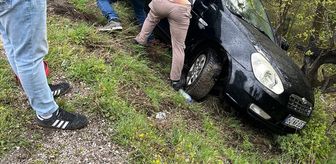 Tokat'ta şarampole devrilen otomobildeki 2 kişi yaralandı