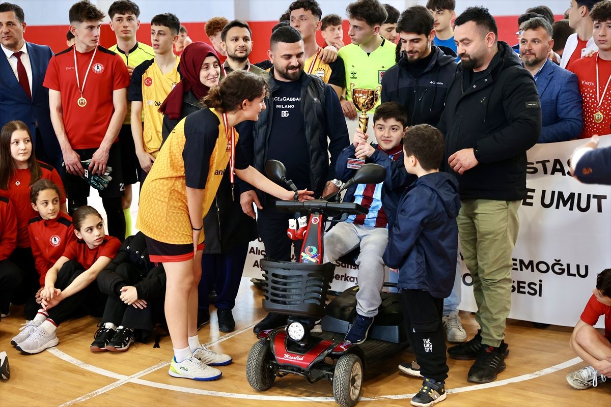Trabzon'da DMD hastası kardeşler için futsal turnuvası düzenlendi