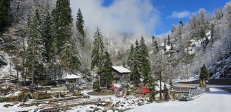 Trabzon ve çevre illerin yüksek kesimlerinde kar yağışı etkili oldu