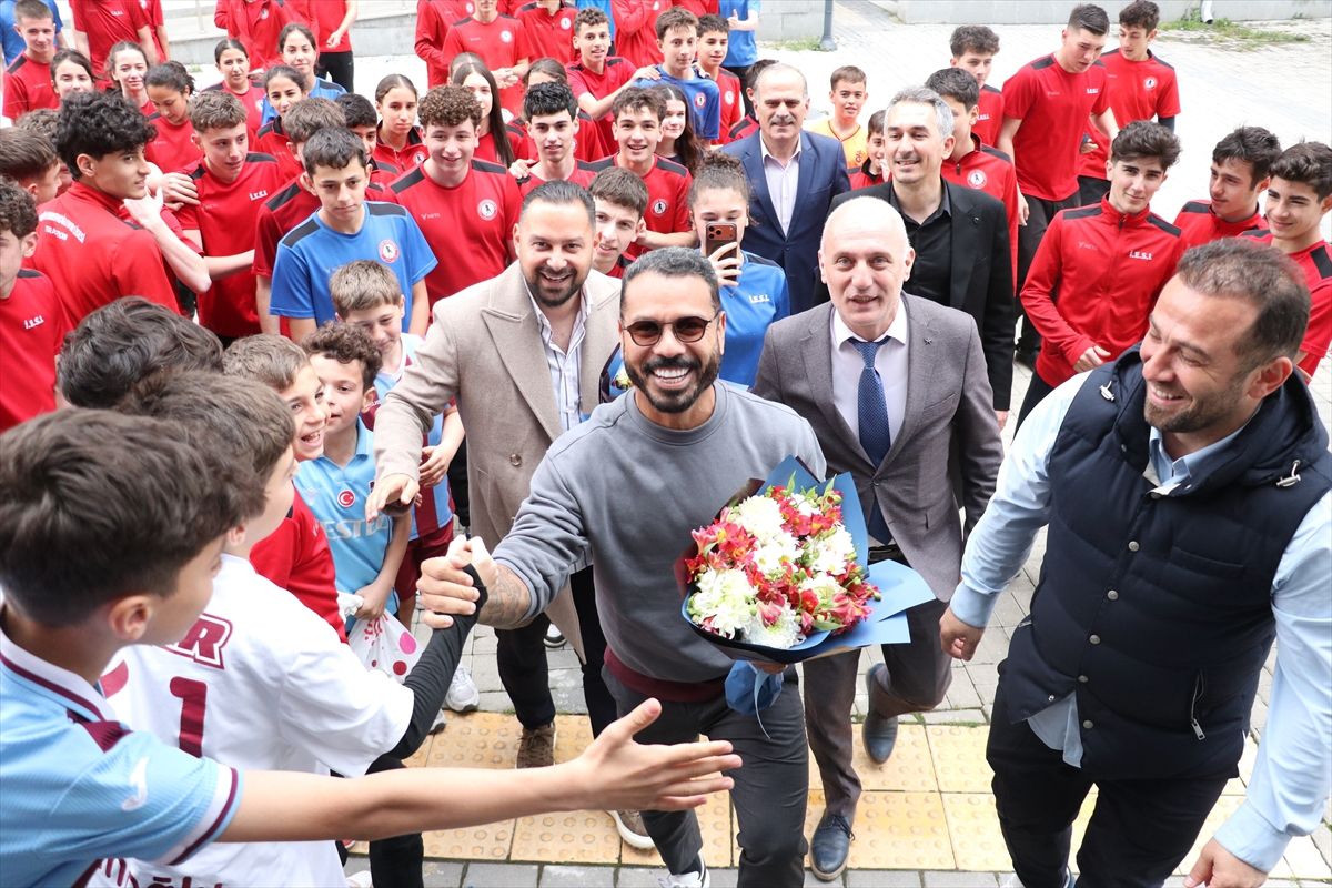 Trabzonspor'un eski futbolcusu Alanzinho, öğrencilerle buluştu