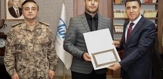 Tunceli'de boğulma tehlikesi geçiren kız çocuğunu kurtaran polisler ödüllendirildi