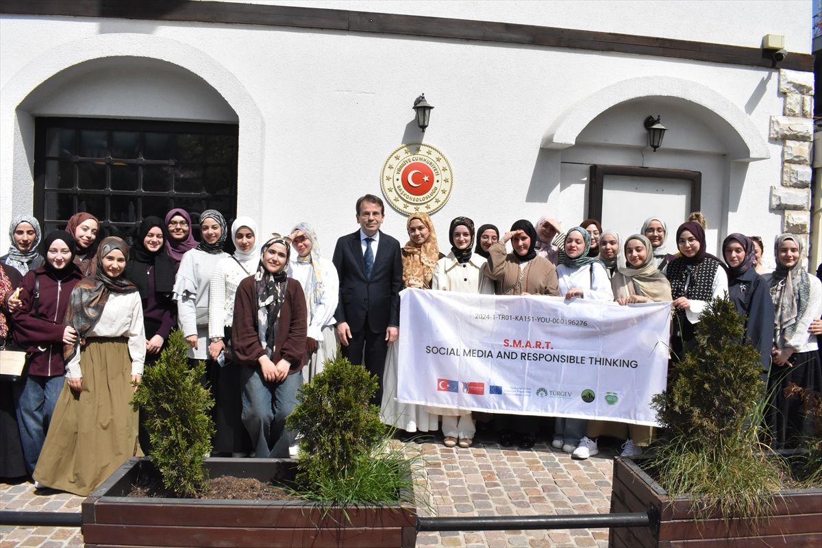 TÜRGEV öncülüğünde buluşan gençler Kosova'da dezenformasyona karşı ortak çözümler üretti