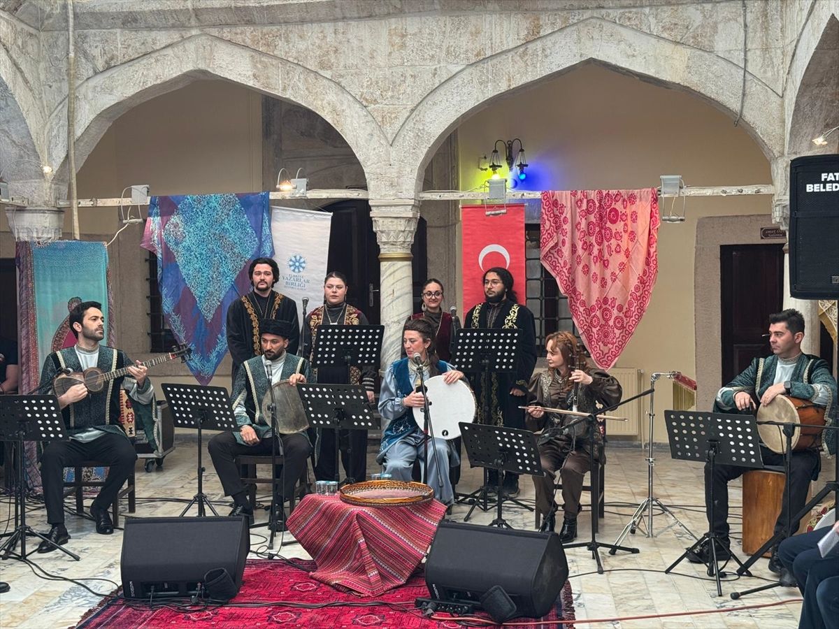 "Türk Dünyası Musiki ve Şiir Şöleni", Sultanahmet'te gerçekleştirildi