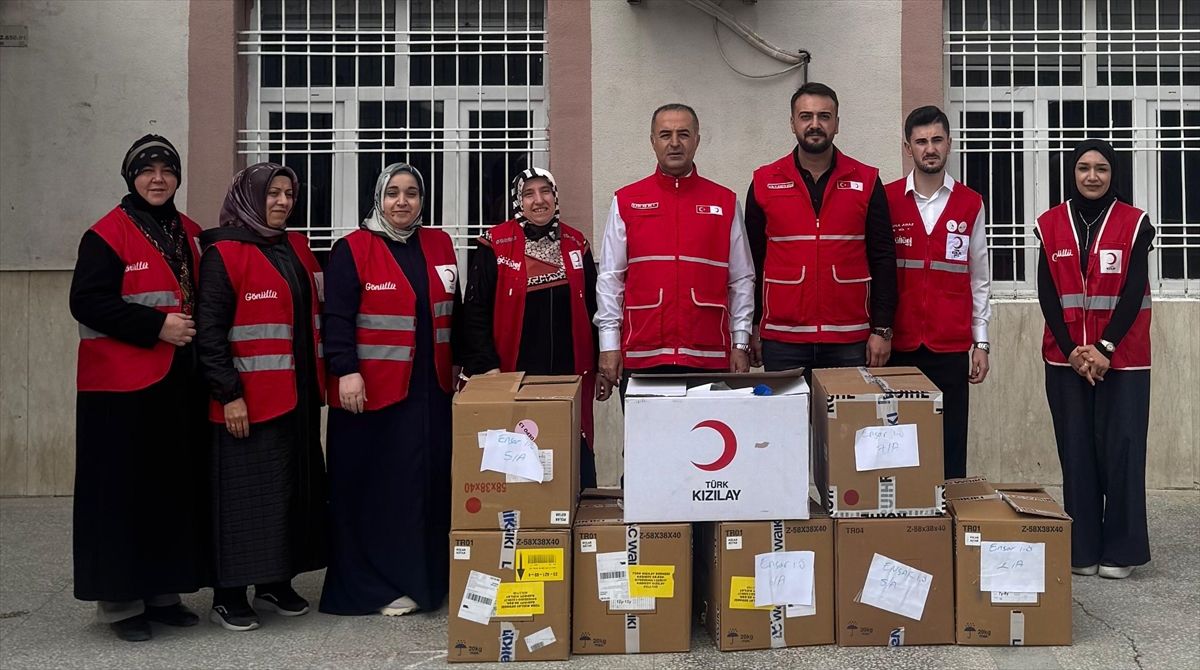Türk Kızılay'dan Mardin'de öğrencilere kıyafet desteği