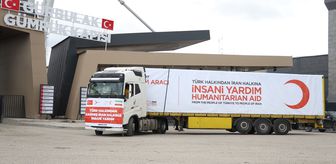Türk Kızılayın insani yardım malzemelerini taşıyan 4 tırı İran'a geçti
