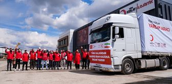 Türk Kızılayın İran için hazırladığı insani yardım malzemelerini taşıyan 4 tır yola çıktı