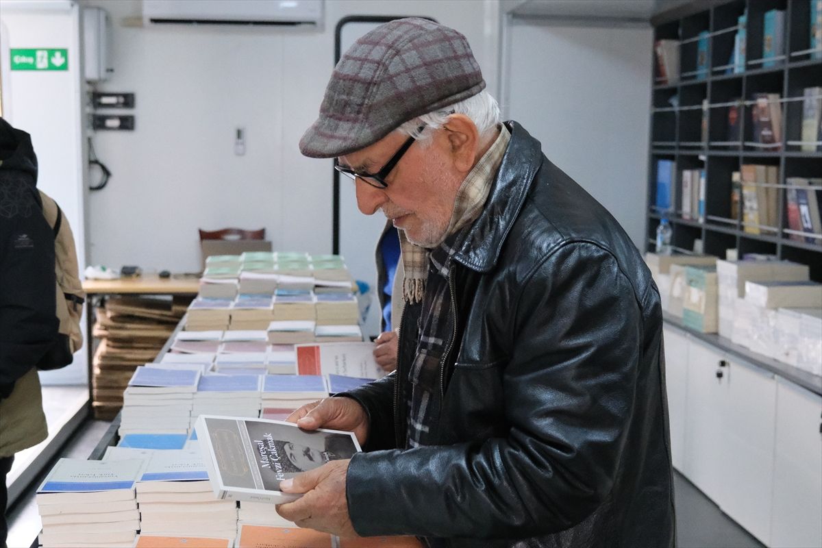 Türk Tarih Kurumunun "mobil kitap satış tırı" Çorum'a geldi