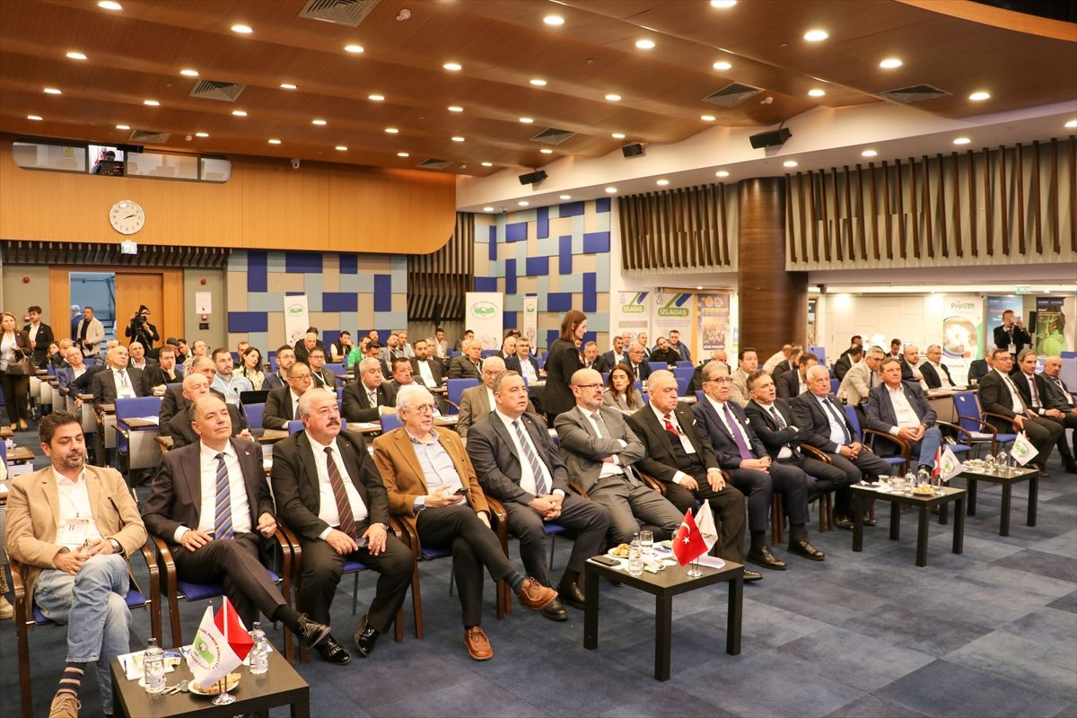 Türk tekstilinin dünyadaki durumu İzmir'deki zirvede değerlendirildi