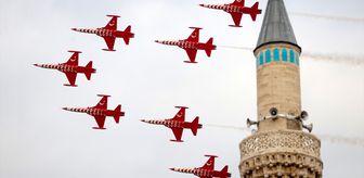 Türk Yıldızları, Konya'da gösteri uçuşu yaptı