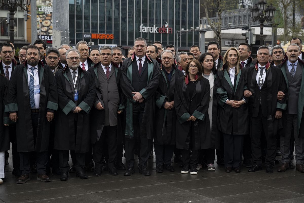 Türkiye Barolar Birliği, 'avukatlara şiddete karşı' Güvenpark'tan Meclis'e yürüdü