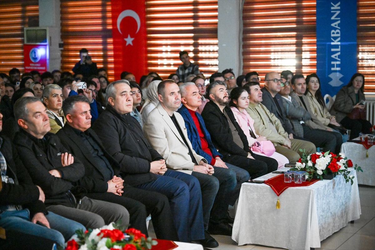Türkiye turnesindeki 'Firavunla Yüz Yüze' tiyatro oyunu, Kırklareli'nde sahnelendi