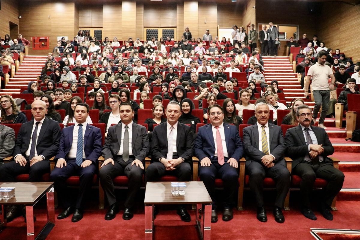 Türkiye Uzay Ajansı Başkanı Kıraç, Sakarya'da öğrencilerle buluştu Açıklaması