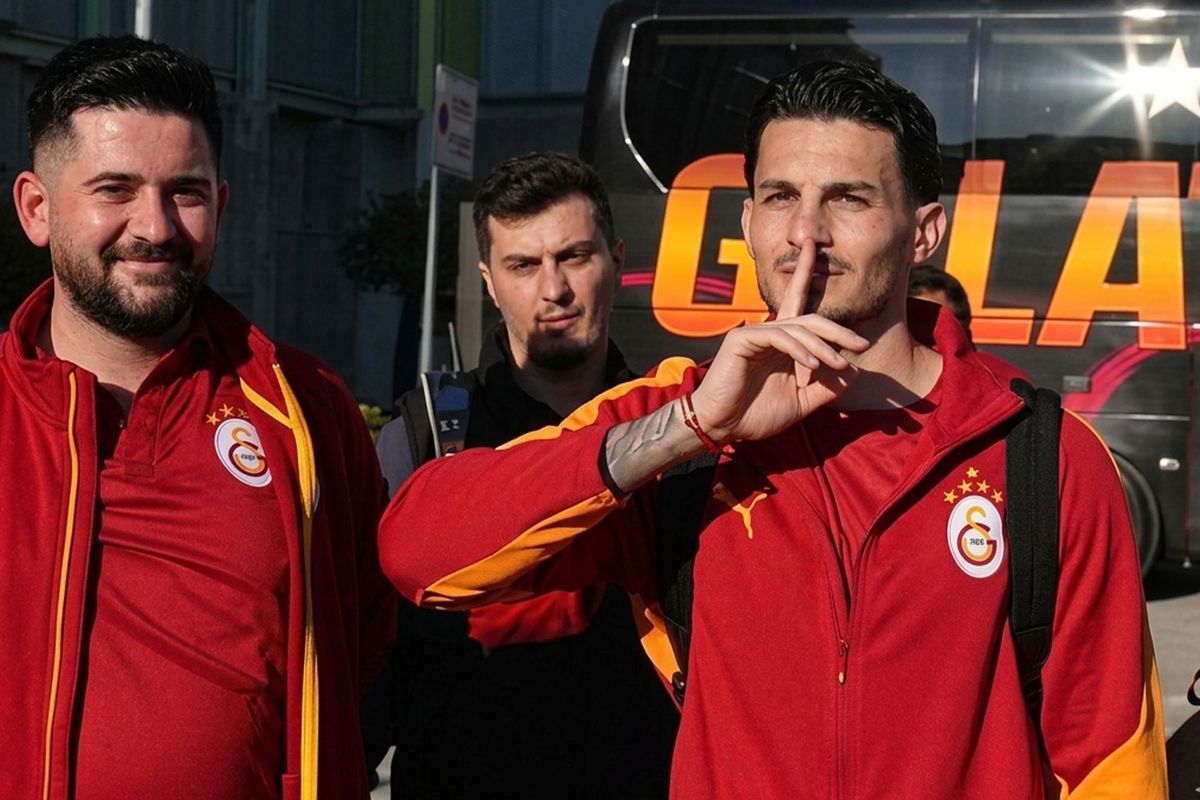 Uğurcan Çakır'dan Galatasaray taraftarına üçlü