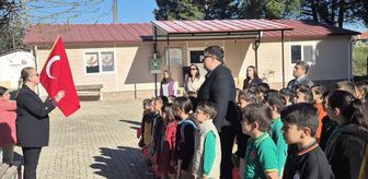 Ula'da öğrenciler Türk bayraklarıyla birlik mesajı verdi