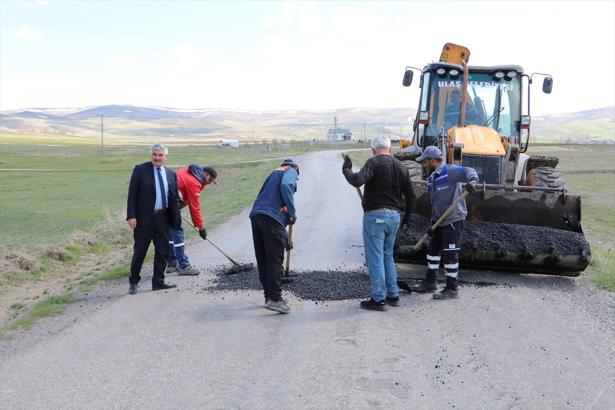 Ulaş'ta bozulan yollarda asfalt yama çalışması başlatıldı
