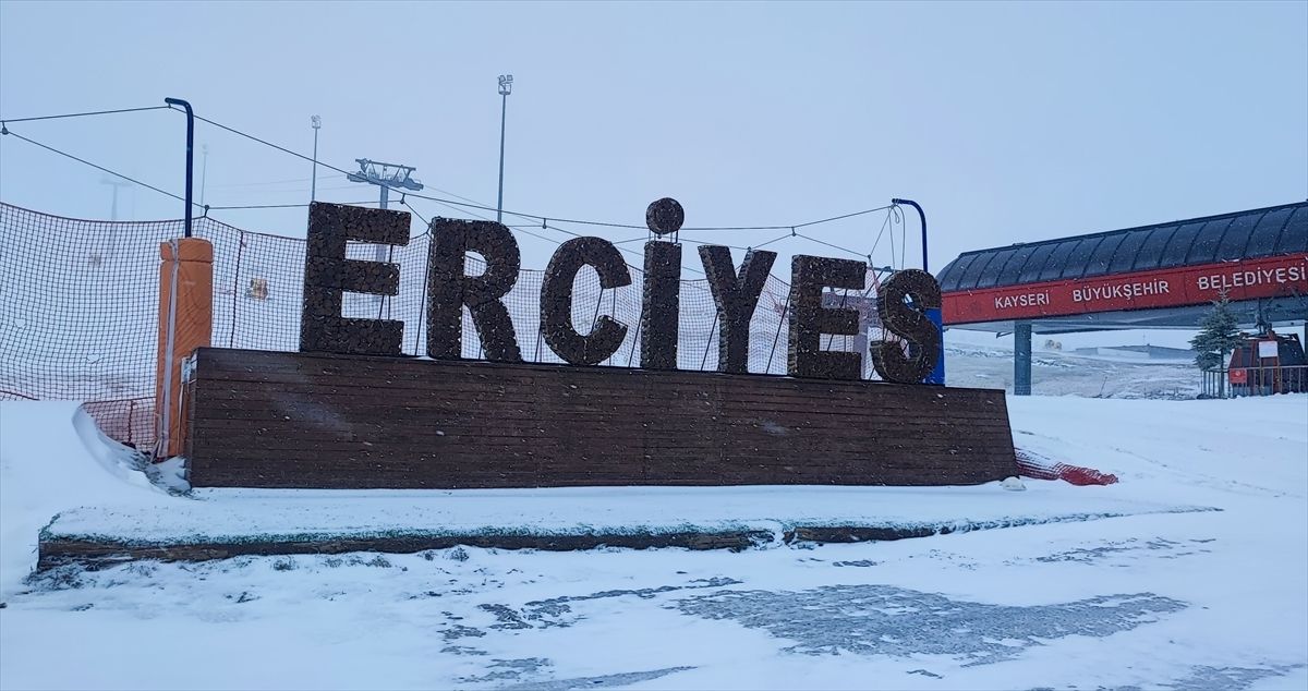 İç Anadolu'nun zirvesi "Erciyes"e mayıs ayında kar yağdı