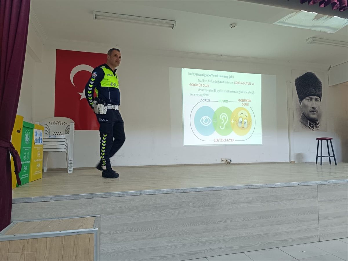 Ulaş'ta Karayolu Trafik Haftası çeşitli etkinliklerle kutlandı