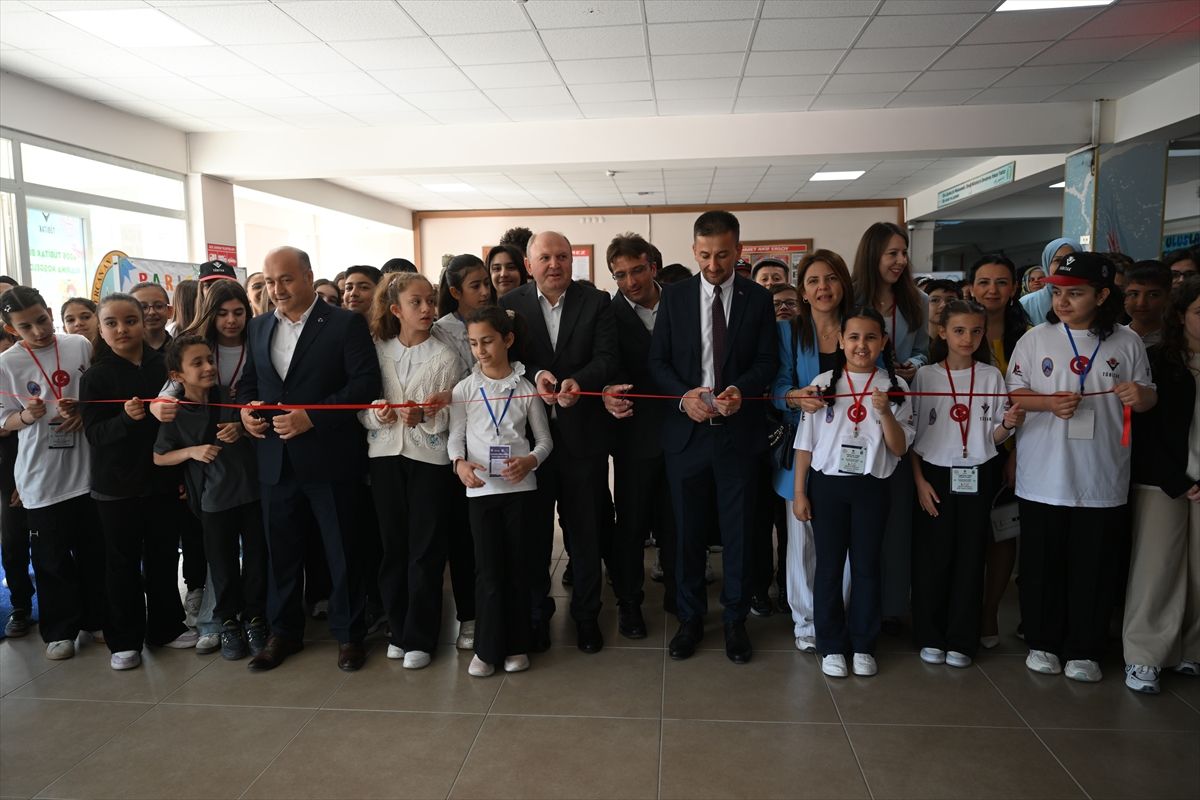 Uluslararası Edirne Akmercan Anadolu İmam Hatip Lisesinde bilim fuarı düzenlendi