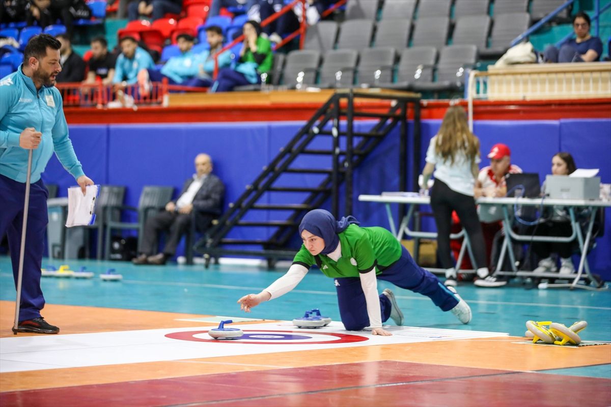 ÜNİLİG salon hokeyi ve Floor Curling Türkiye müsabakaları GAÜN'de başladı