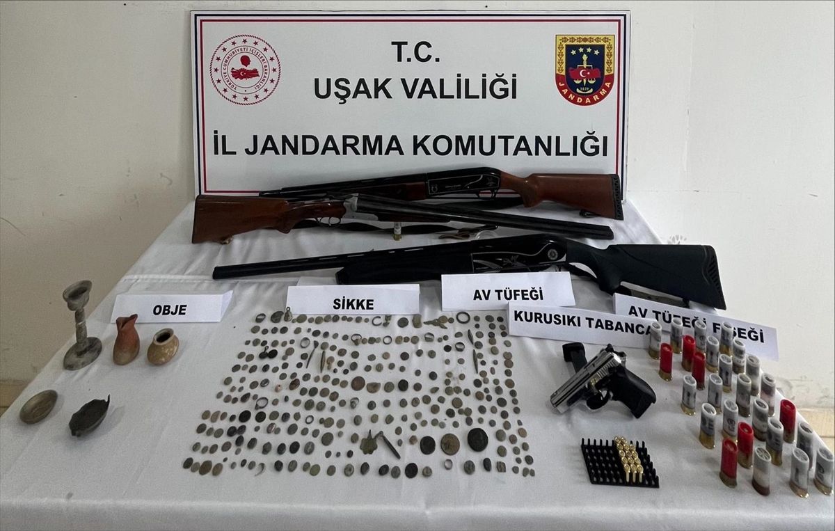 Uşak'ta evde 284 sikke ele geçirildi