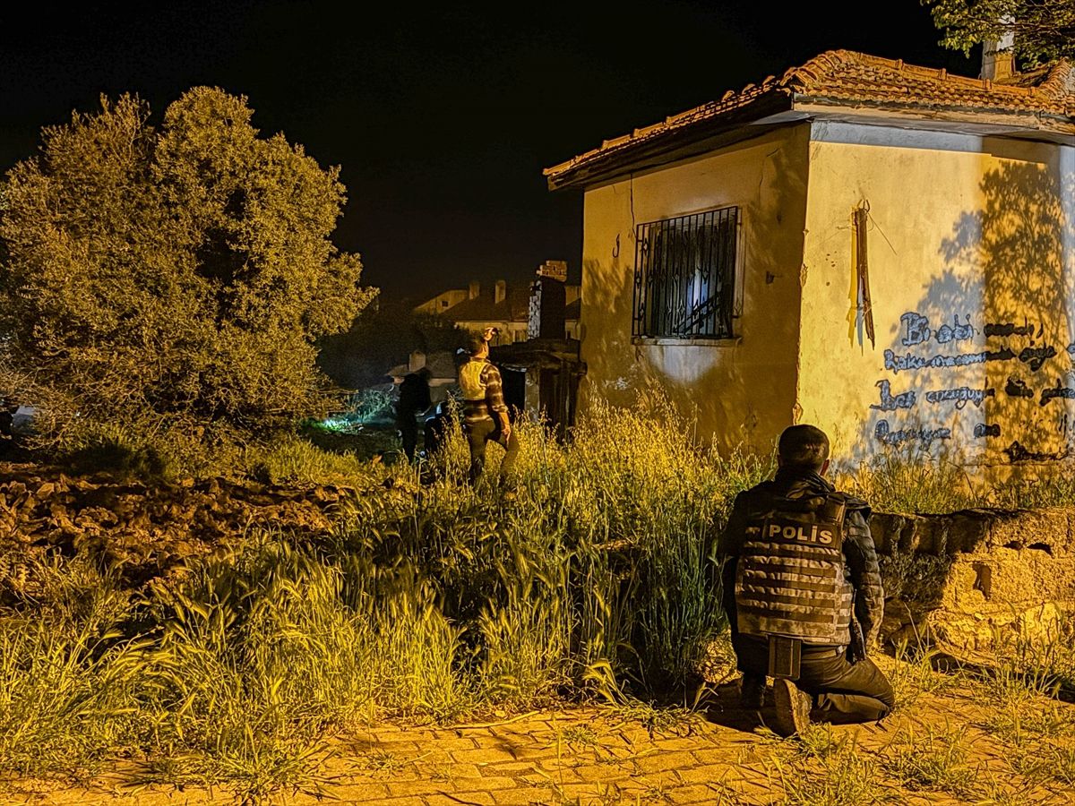 Uşak'ta polis ekibine silahlı saldırı