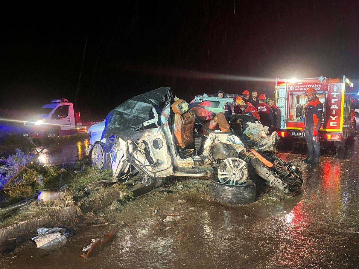 Uşak'ta zincirleme trafik kazasında 4 kişi hayatını kaybetti