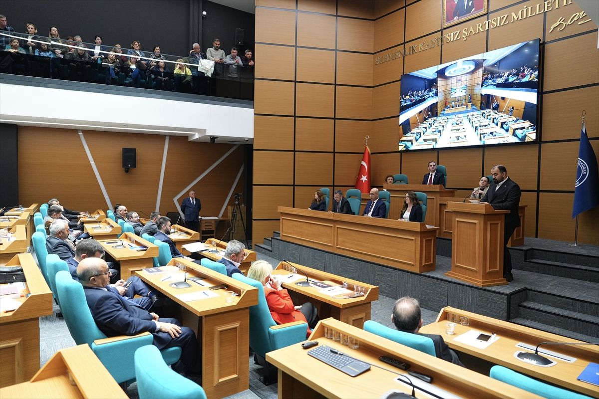 Üsküdar'da afiş ve mektup tartışması