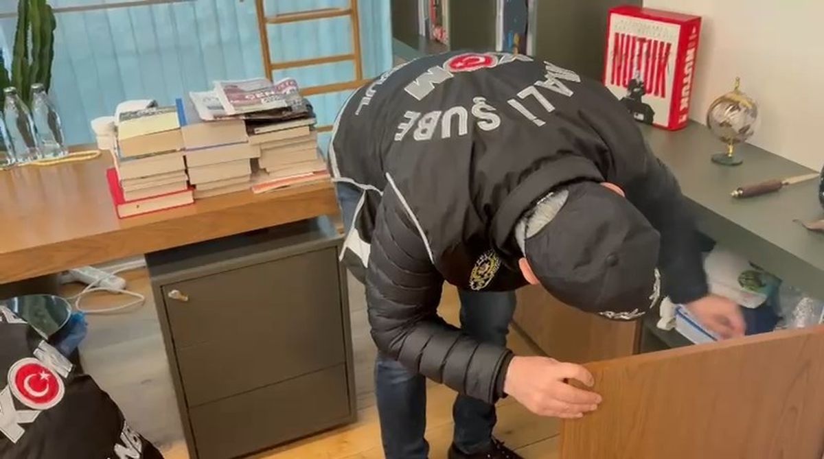 Üsküdar Belediyesi'ne operasyon: 20 gözaltı