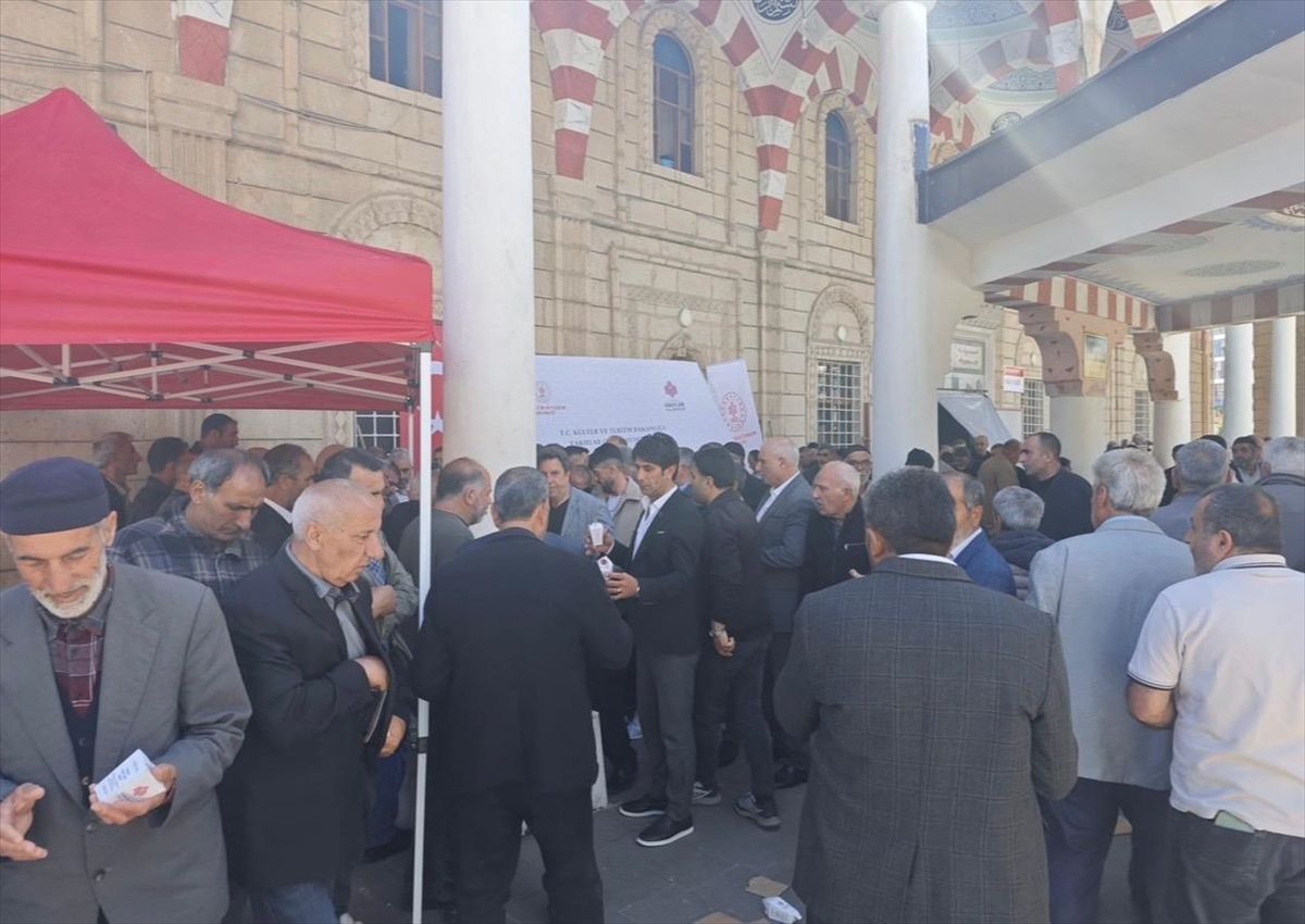 "Vakıf Haftası" dolayısıyla Diyarbakır, Mardin, Batman ve Bingöl'de mevlit okutuldu