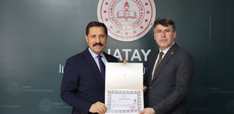 Vali Masatlı '2. Hatay Robot Yarışması'nda görev alan ekibe başarı belgesi verdi
