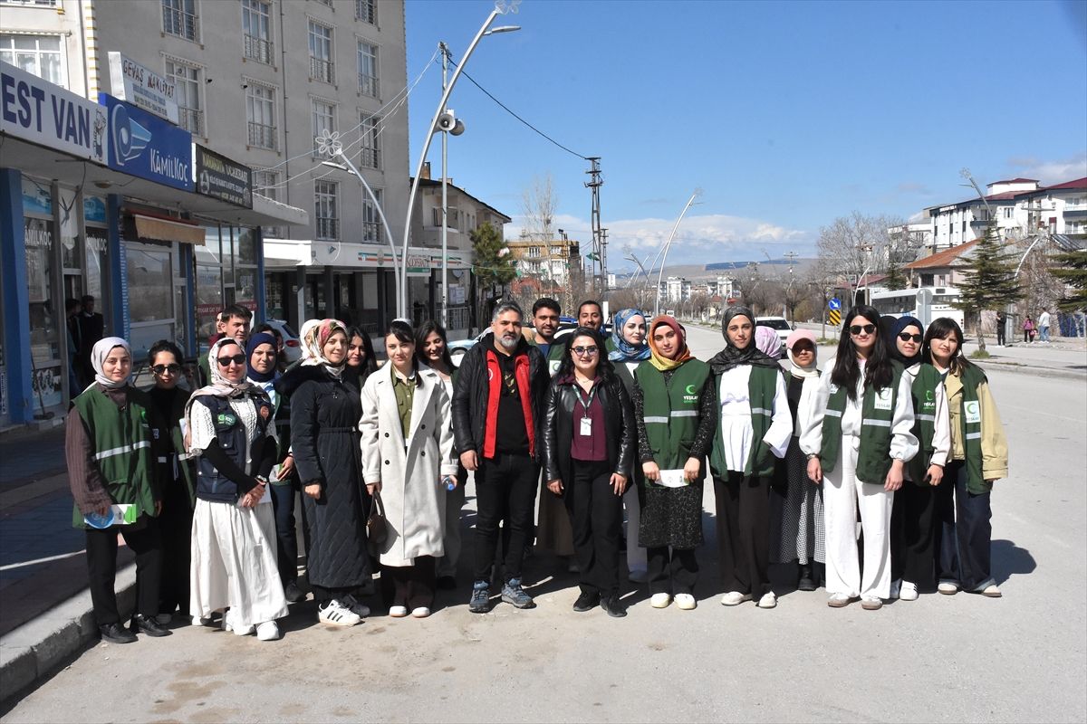 Van'da Yeşilay ekipleri bağımlılığı önlemek için sahada